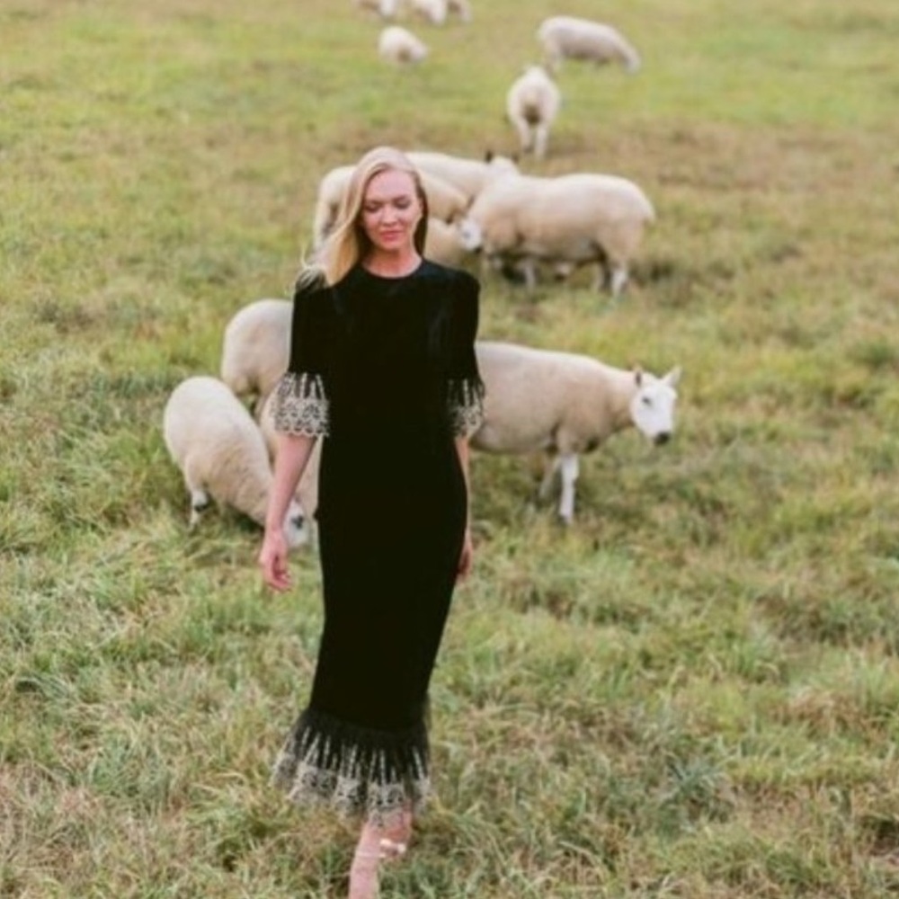 NWT | Tuckernuck Pomander Place Black Velvet Lillith Dress Midi - Picture 3 of 13